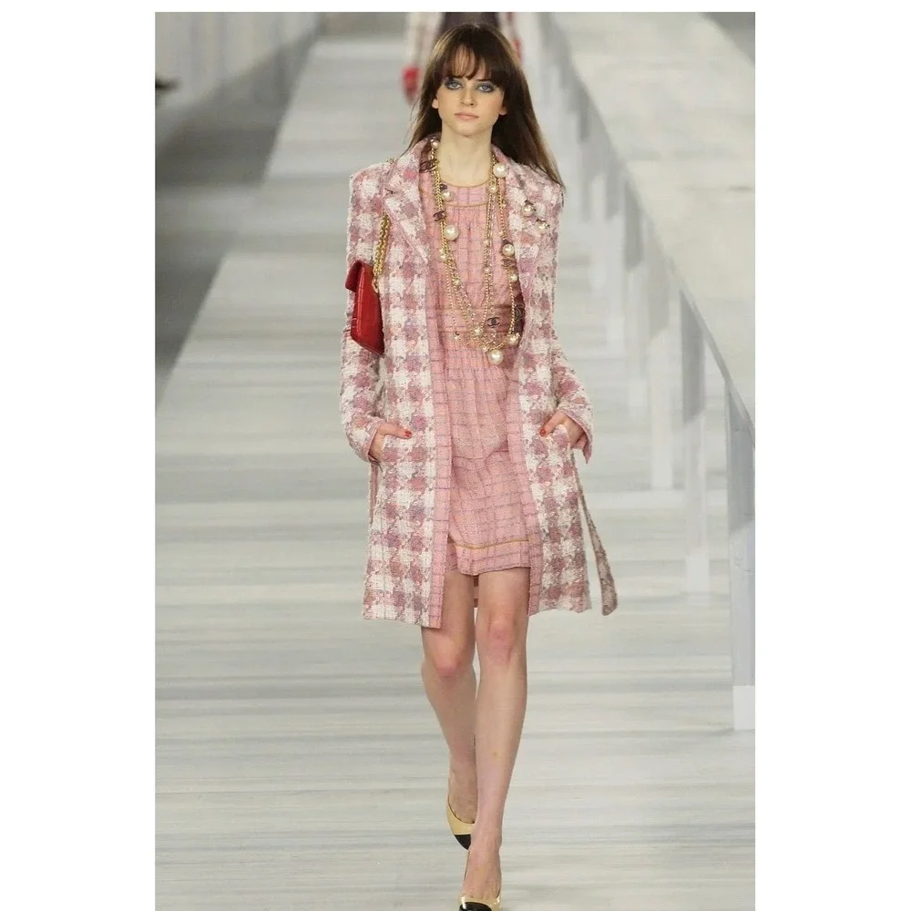 Chanel RUNWAY 04P Pink Tweed Silk Wool Blend Sleeveless Dress FR36 US4 Deadstock